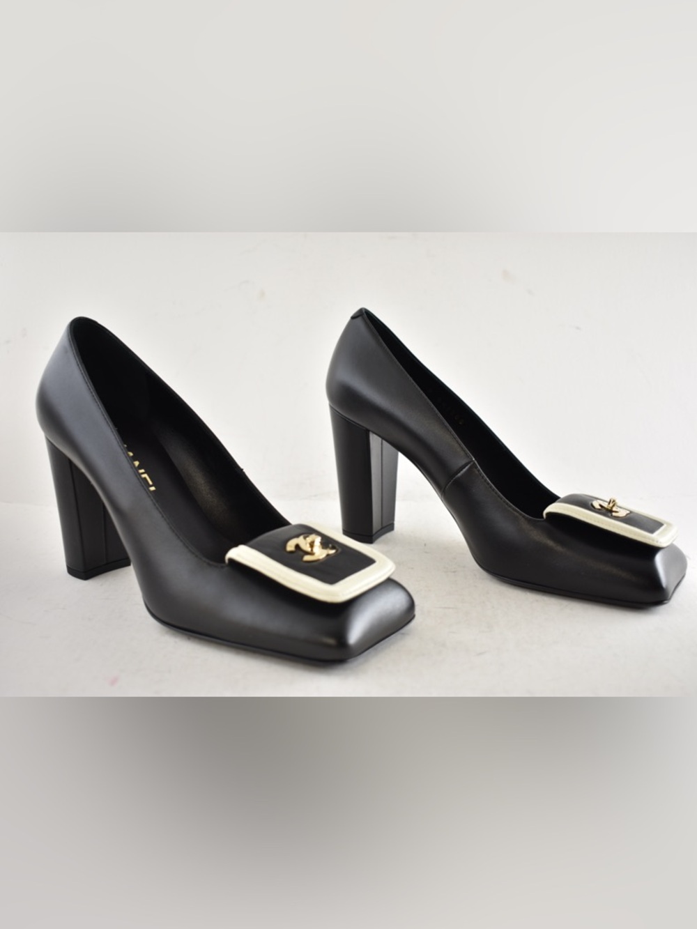 Chanel 26S Blazy Black White Square Turnlock Gold CC Logo Block Heel Pump 38.5 - Picture 3 of 16